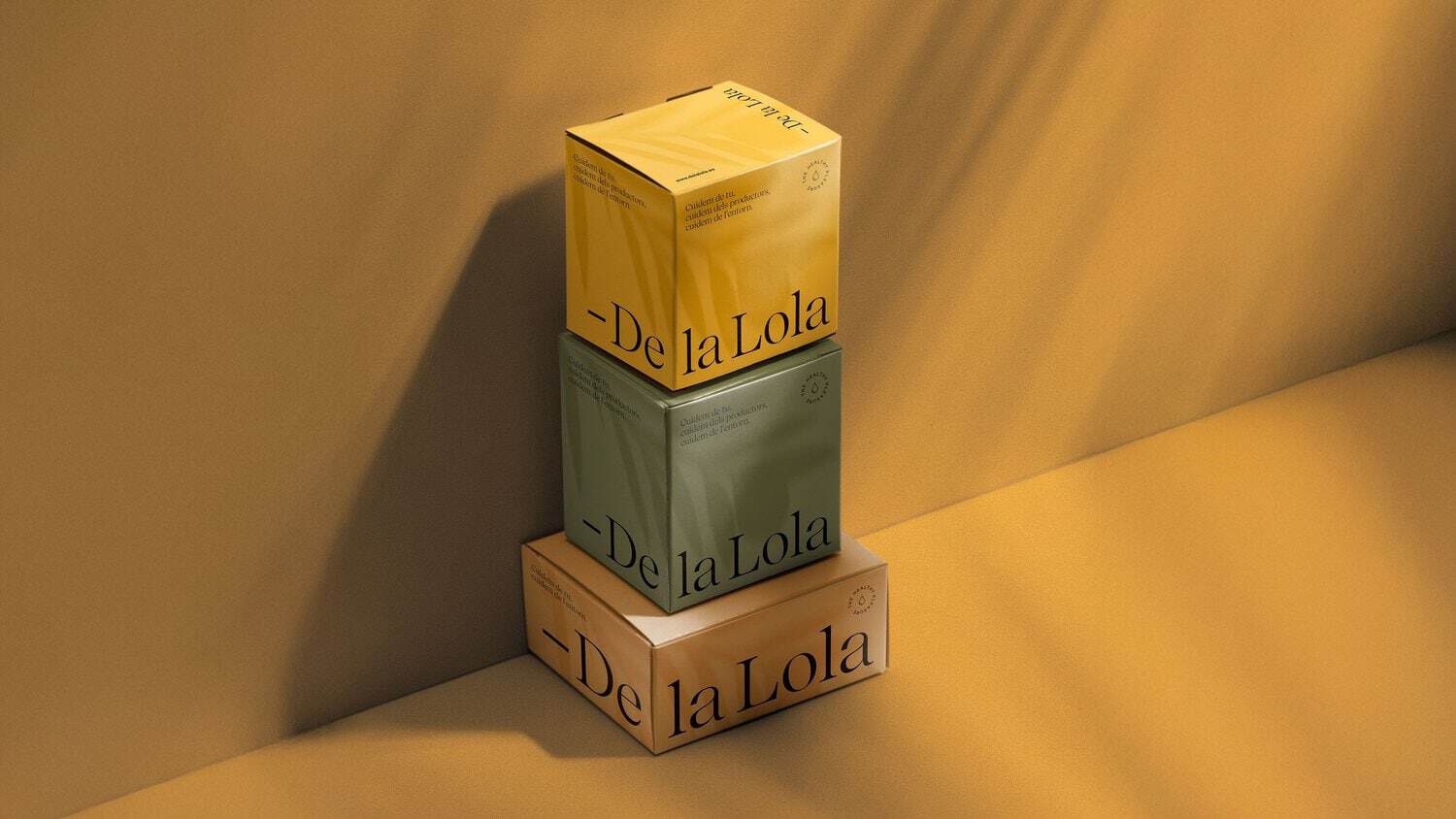 Estuches de regalo de De la Lola diseñados por Mariona Agency