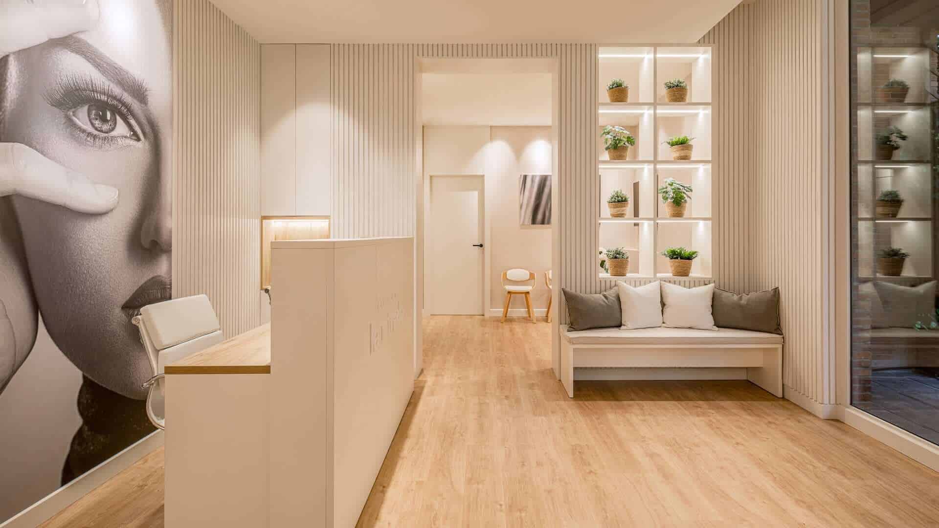 Materiales impresos de la clínica, obra de Mariona Agency