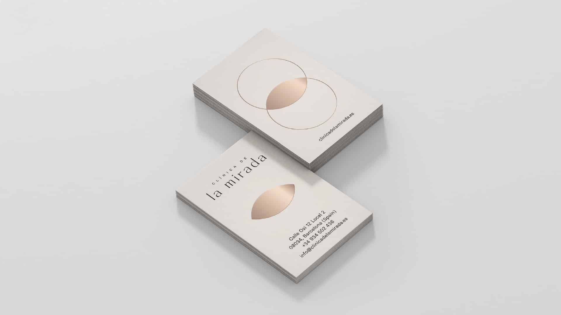 Aplicaciones de marca de Clínica de La Mirada, diseño Mariona Agency