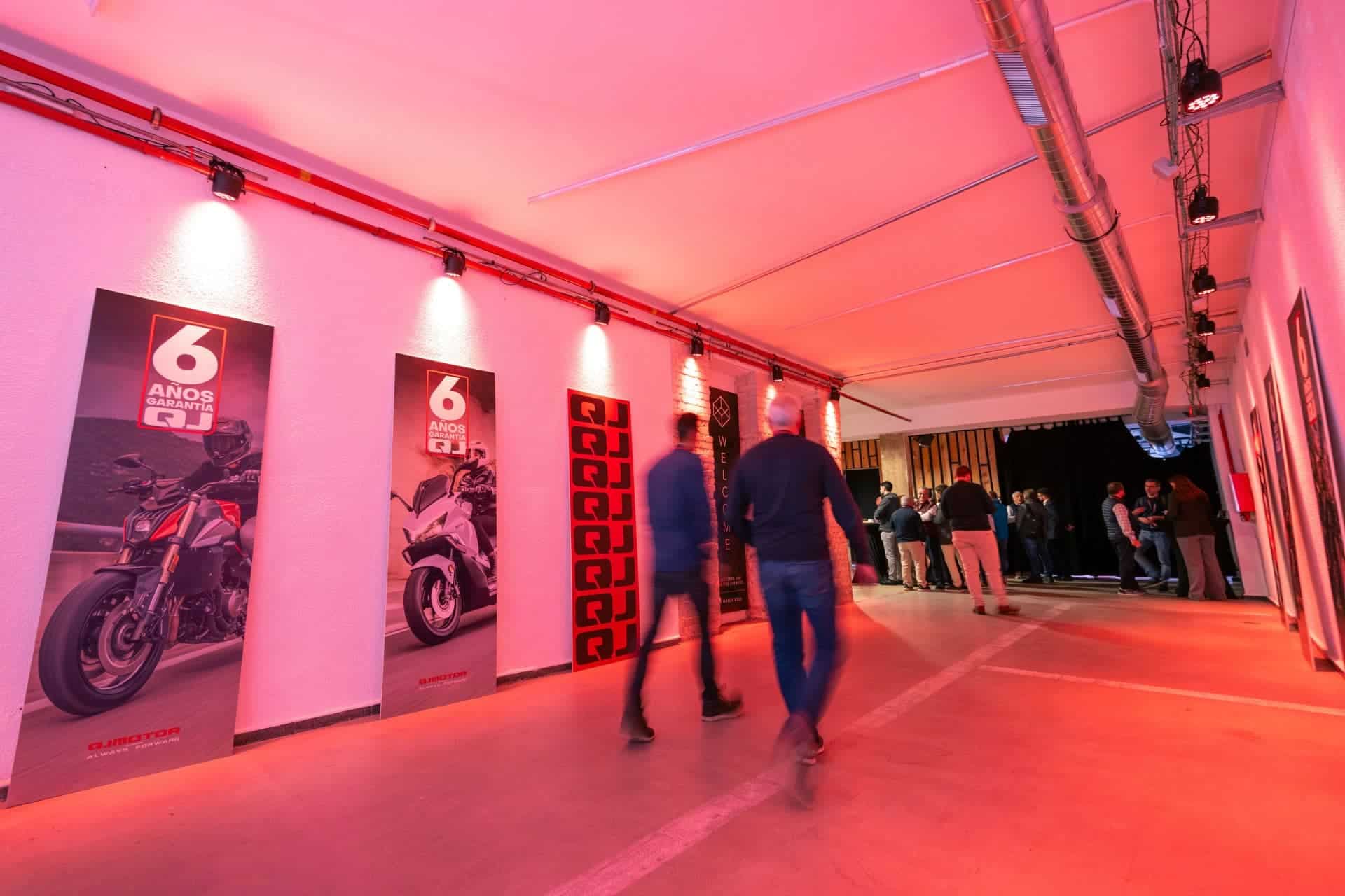 Concesionarios de QJ Motor España reunidos en el evento diseñado por Mariona Agency