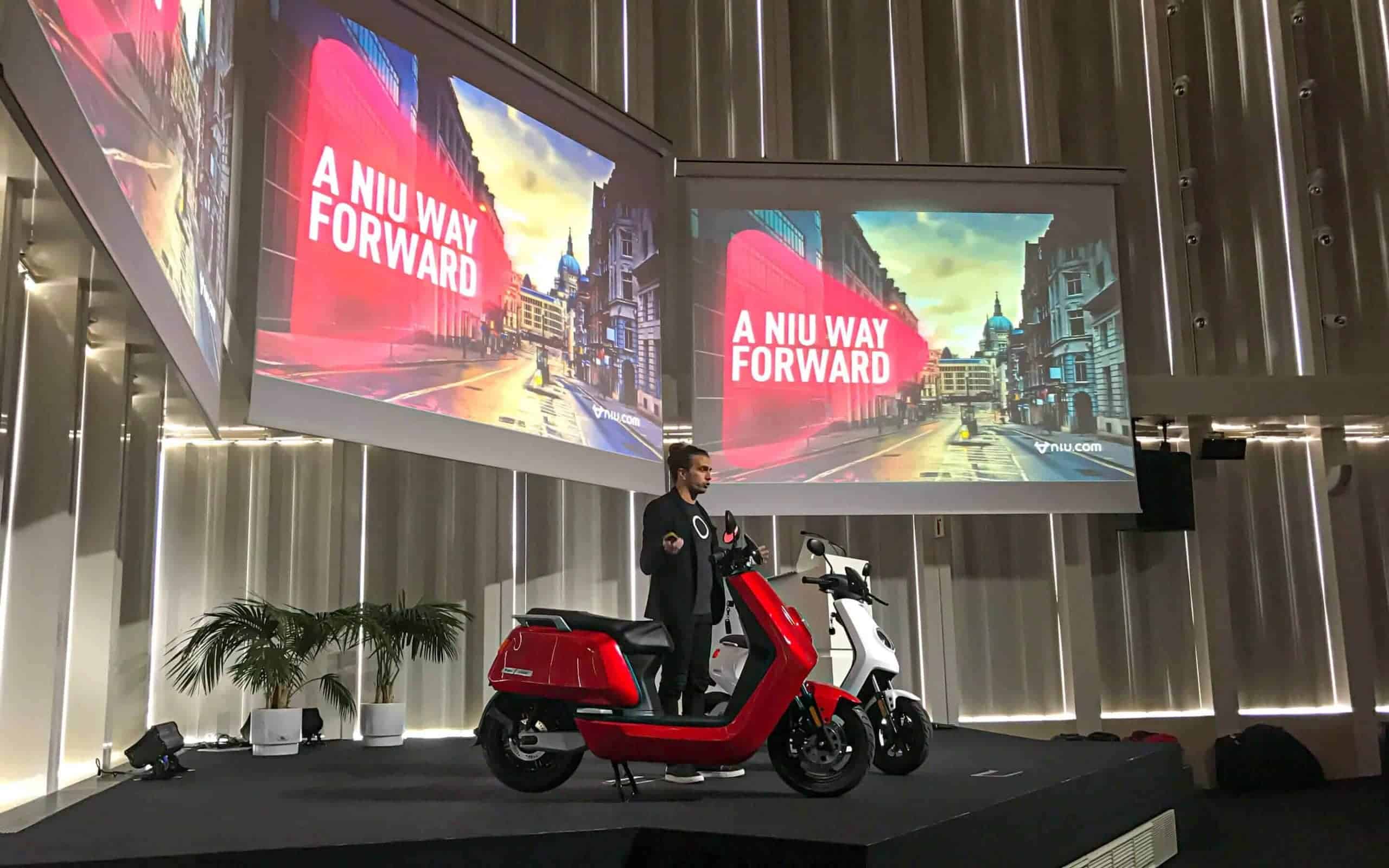 Escenografía de la Torre Telefónica de Barcelona para la convención de SYM