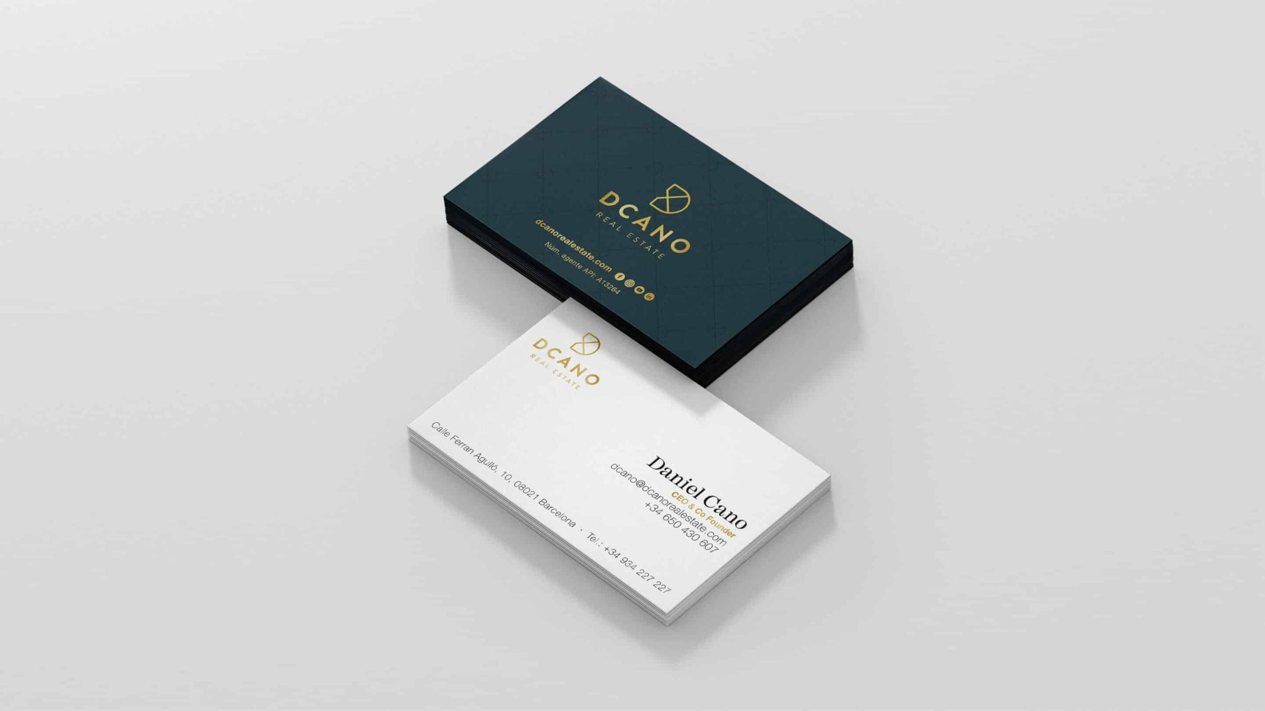 Tarjetas corporativas de DCANO con la gráfica de Mariona Agency