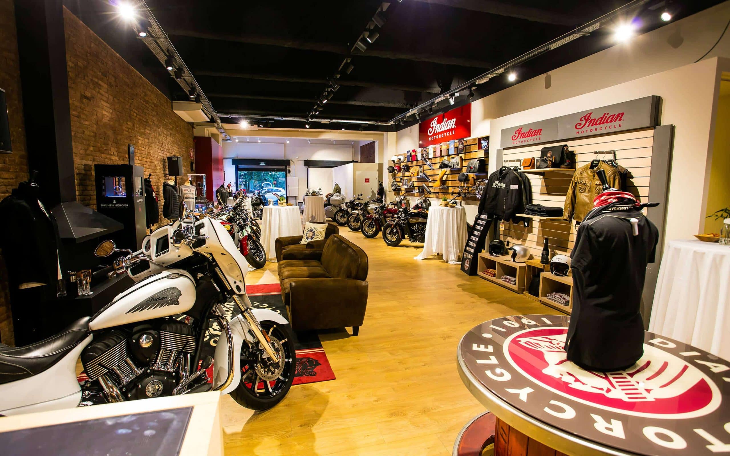 Inauguración del flagship store de Motos Bordoy en Barcelona producida por Mariona Agency