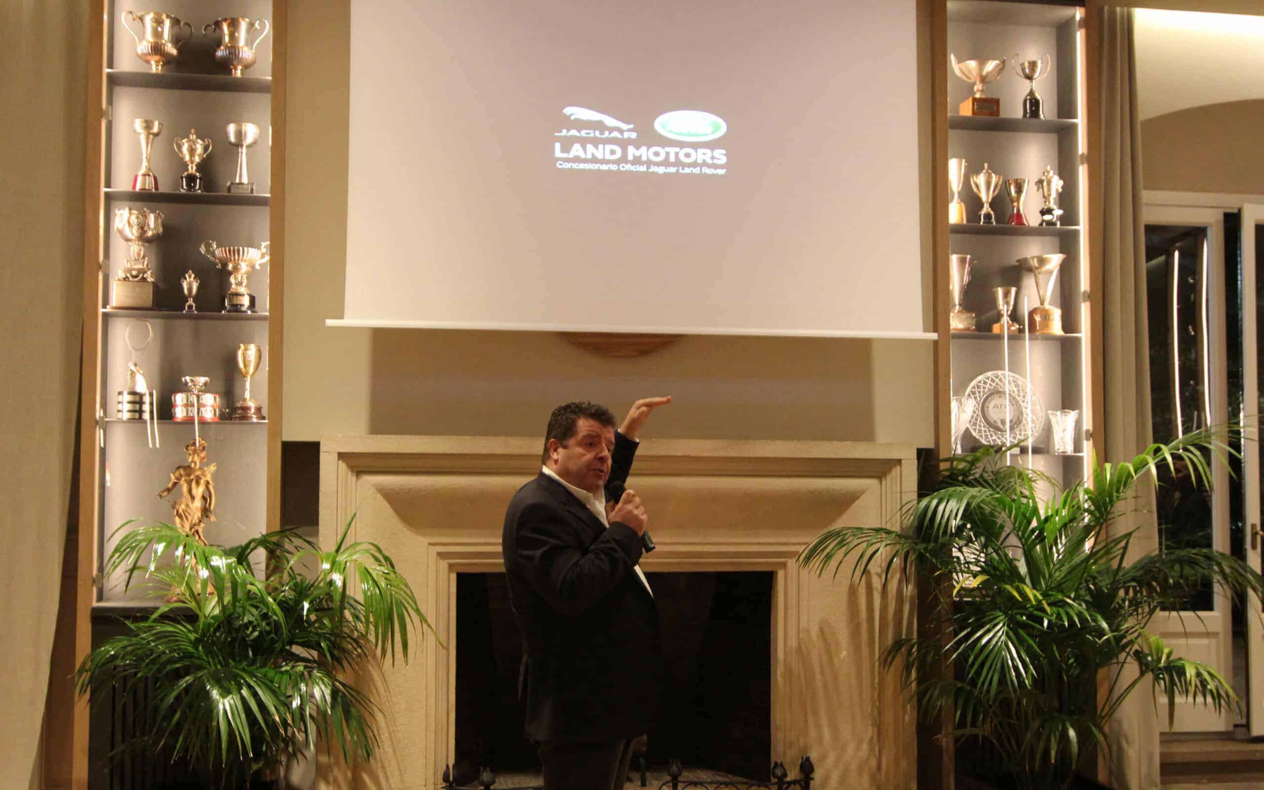 Escenografía de la presentación del Jaguar E-Pace en el Reial Club de Tennis