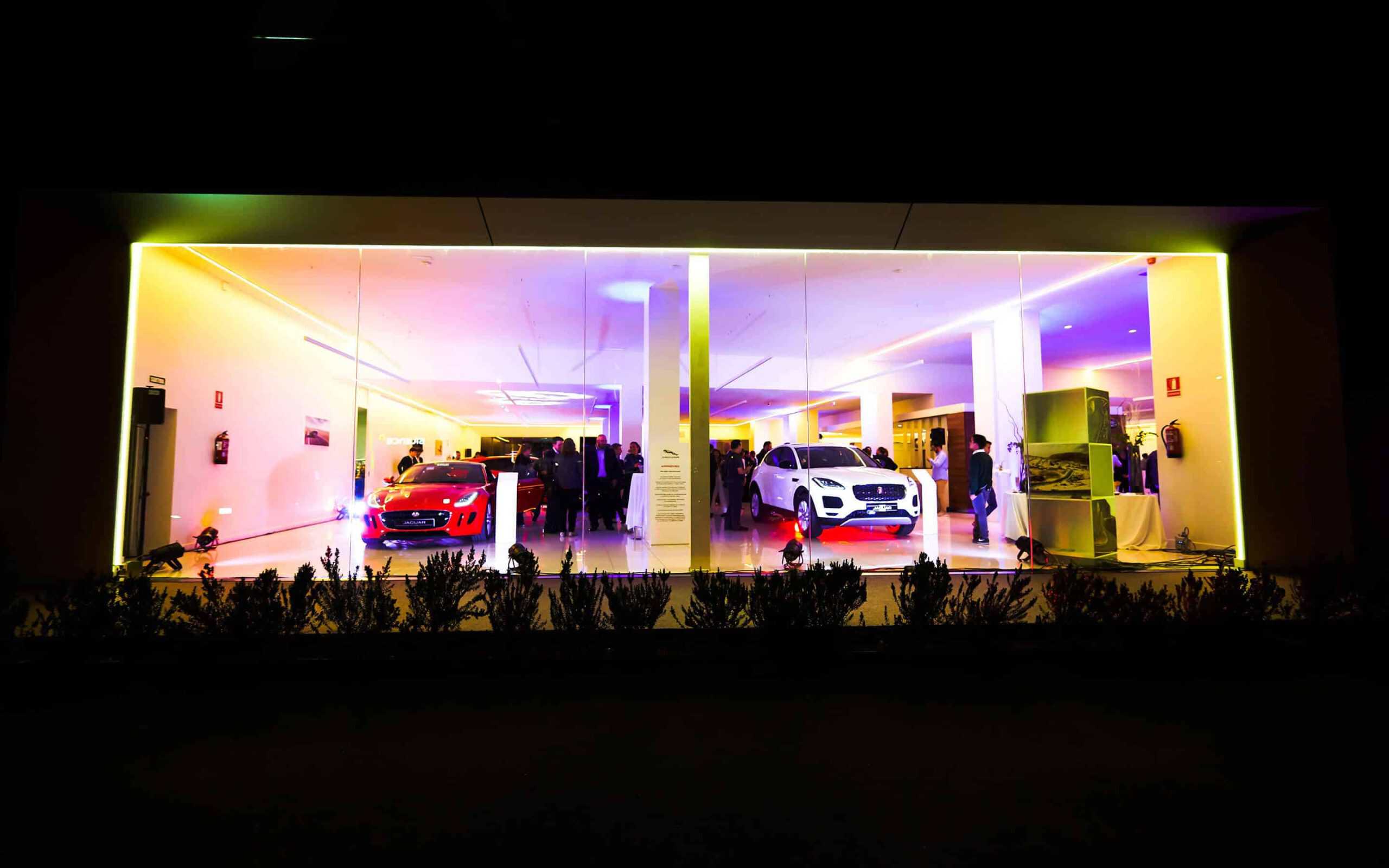 Invitados durante la inauguración del concesionario Jaguar Land Rover Sant Boi
