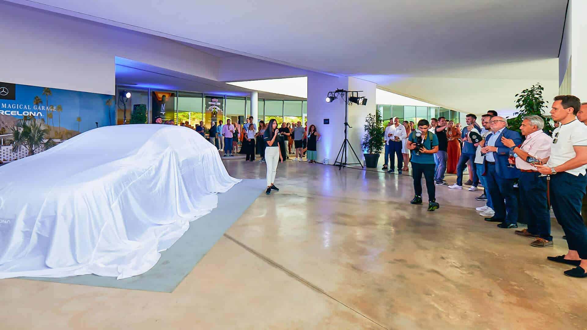 Asistentes en la presentación del Mercedes EQE de LG Barcelona