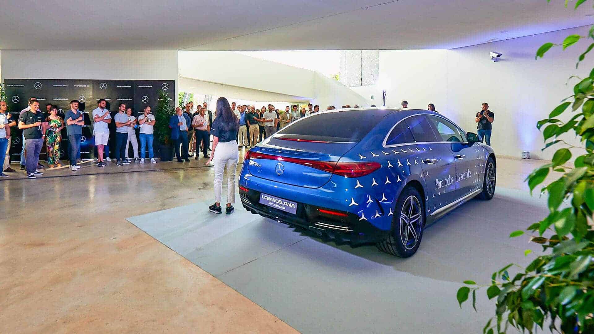 Ambiente del evento de movilidad eléctrica Mercedes EQ en Barcelona