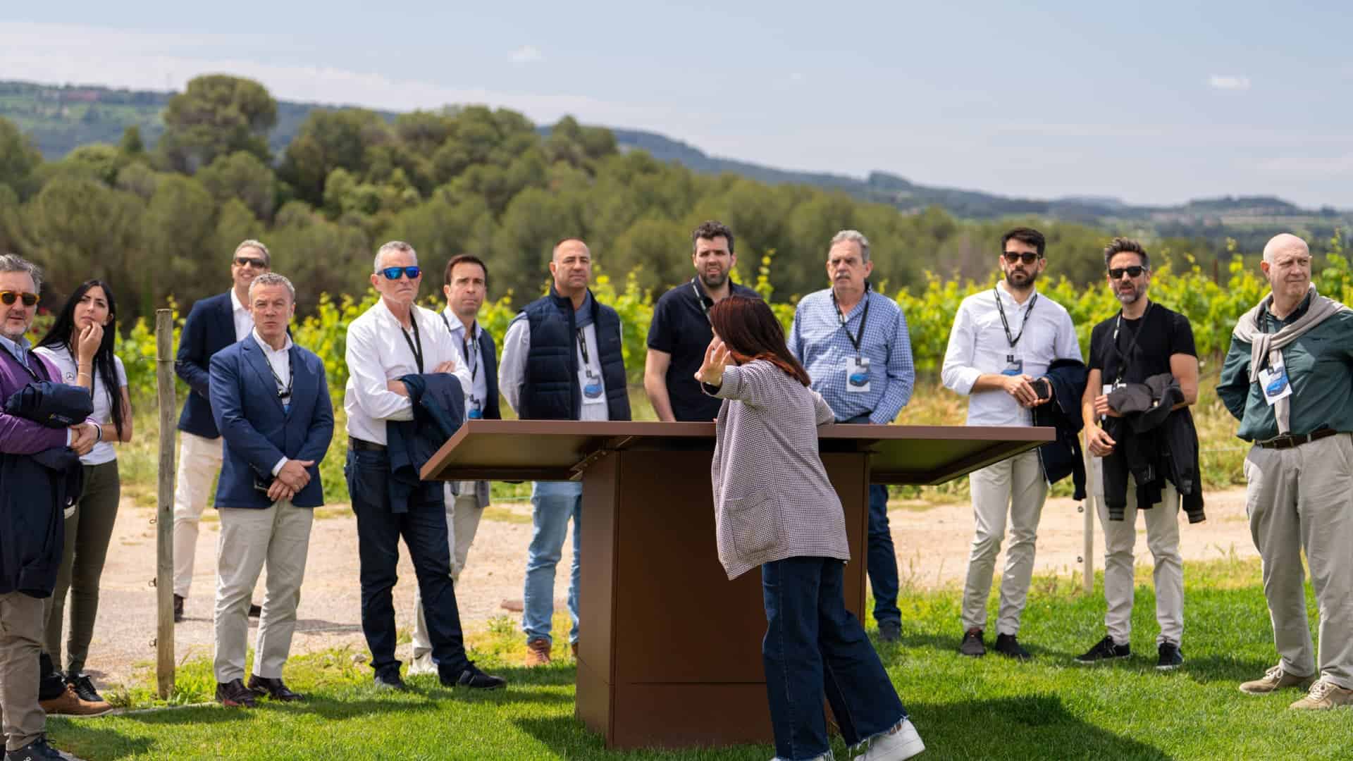 Grupo de invitados en las Cavas Vilarnau, cierre del evento Dreamer