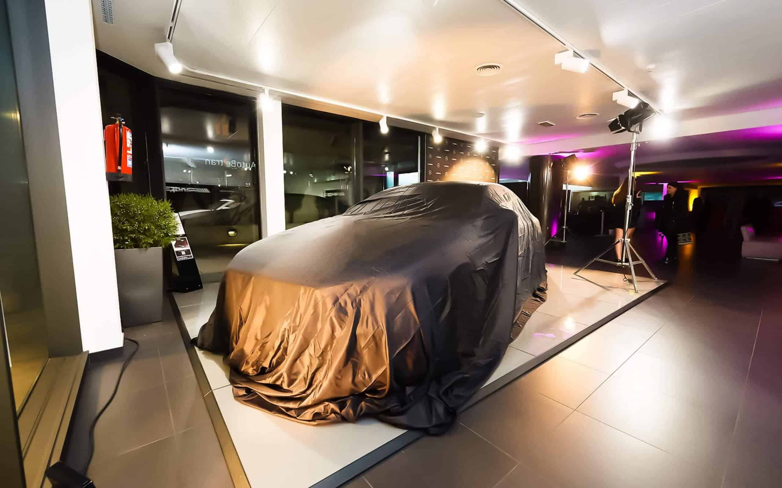 Escenografía diseñada por Mariona Agency para la presentación del Mercedes-Benz CLS