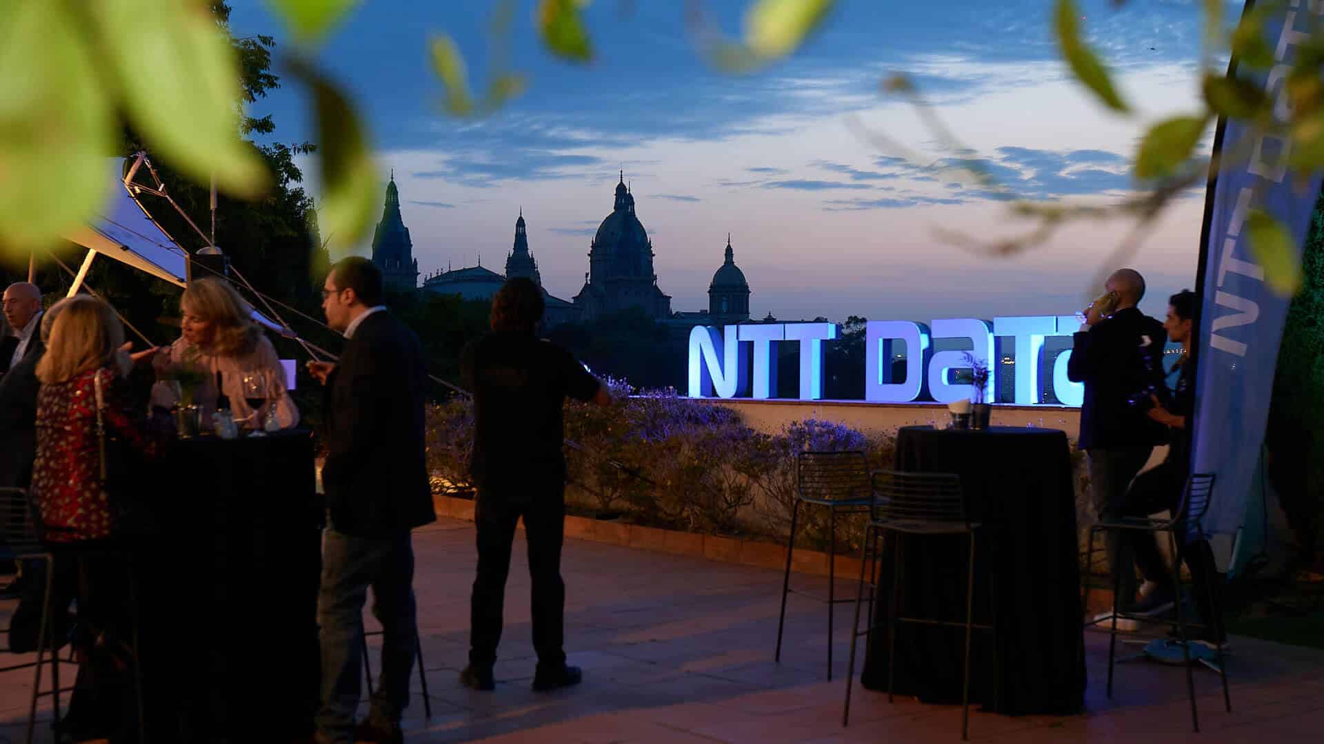 Violinista amenizando en directo la cena de NTT Data en Barcelona