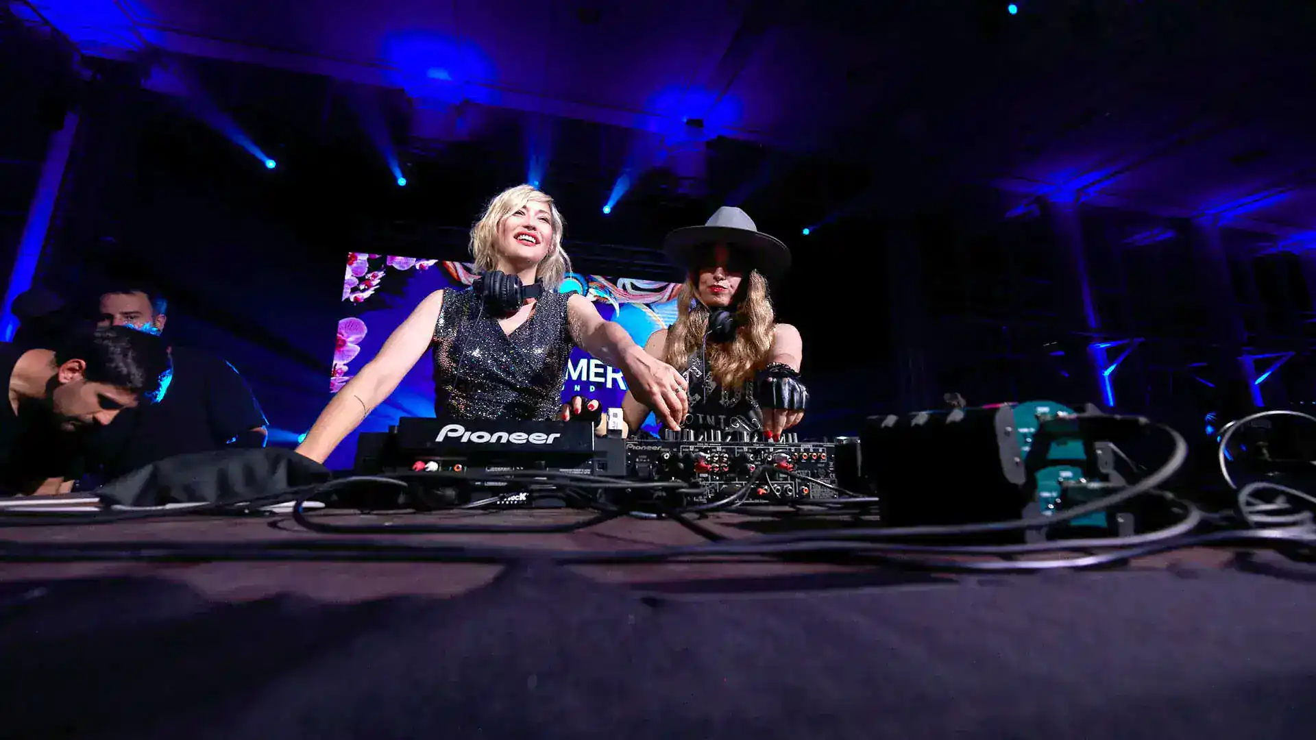 Cierre del Summer Sound de NTT DATA en Barcelona, firmado por Mariona Agency