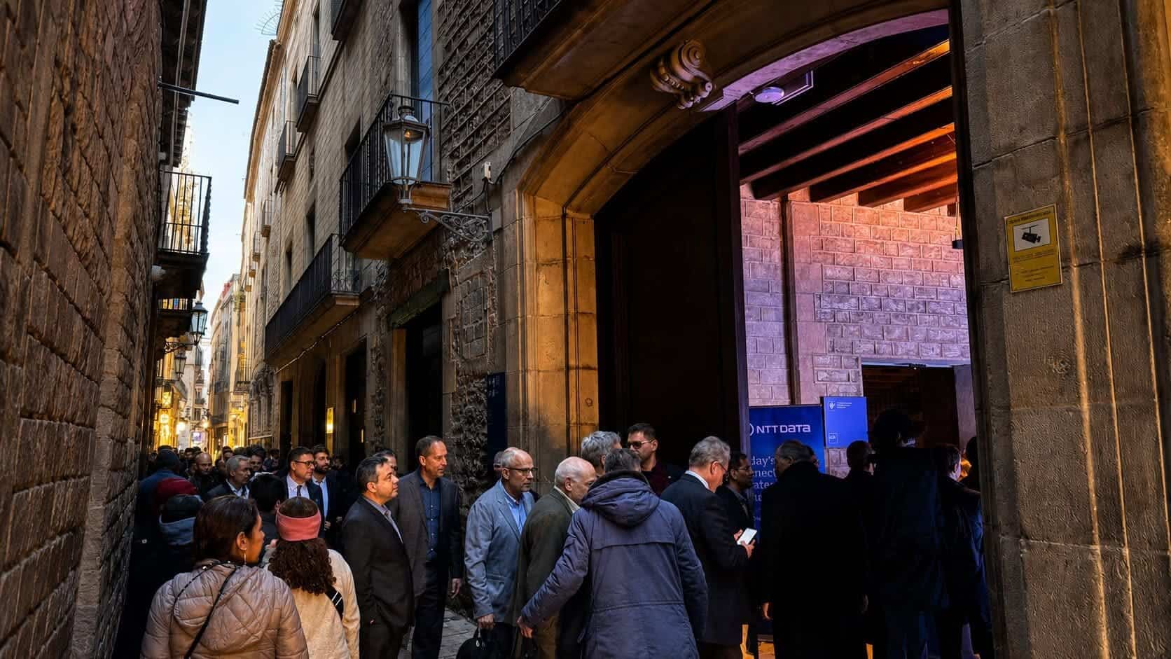 Recepción de invitados en el evento de NTT Data organizado por Mariona Agency