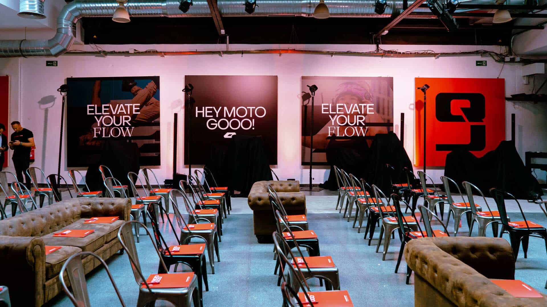 Escenario del lanzamiento de QJ Motor firmado por Mariona Agency