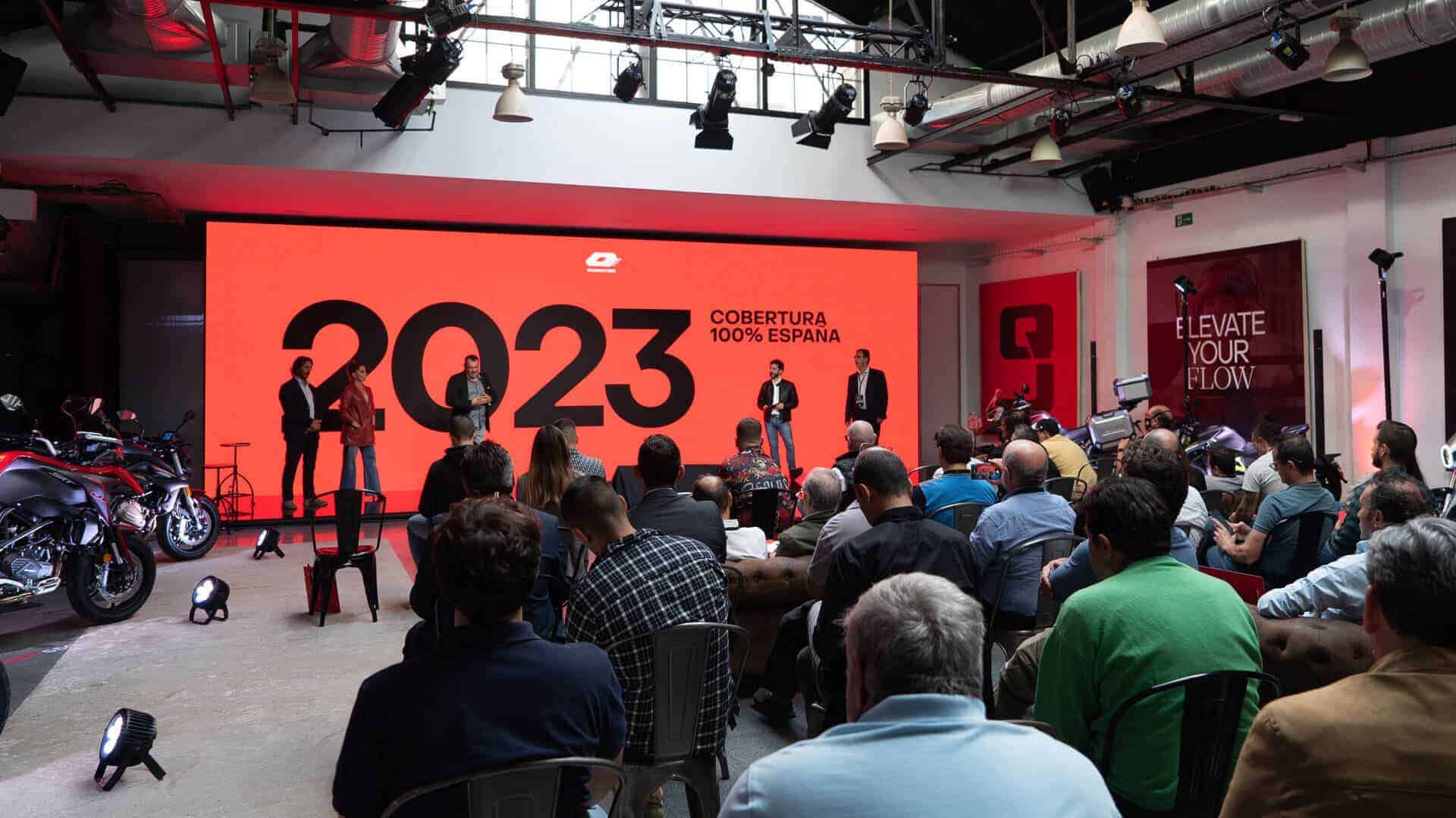 Público asistente al lanzamiento de QJ Motor con Mariona Agency