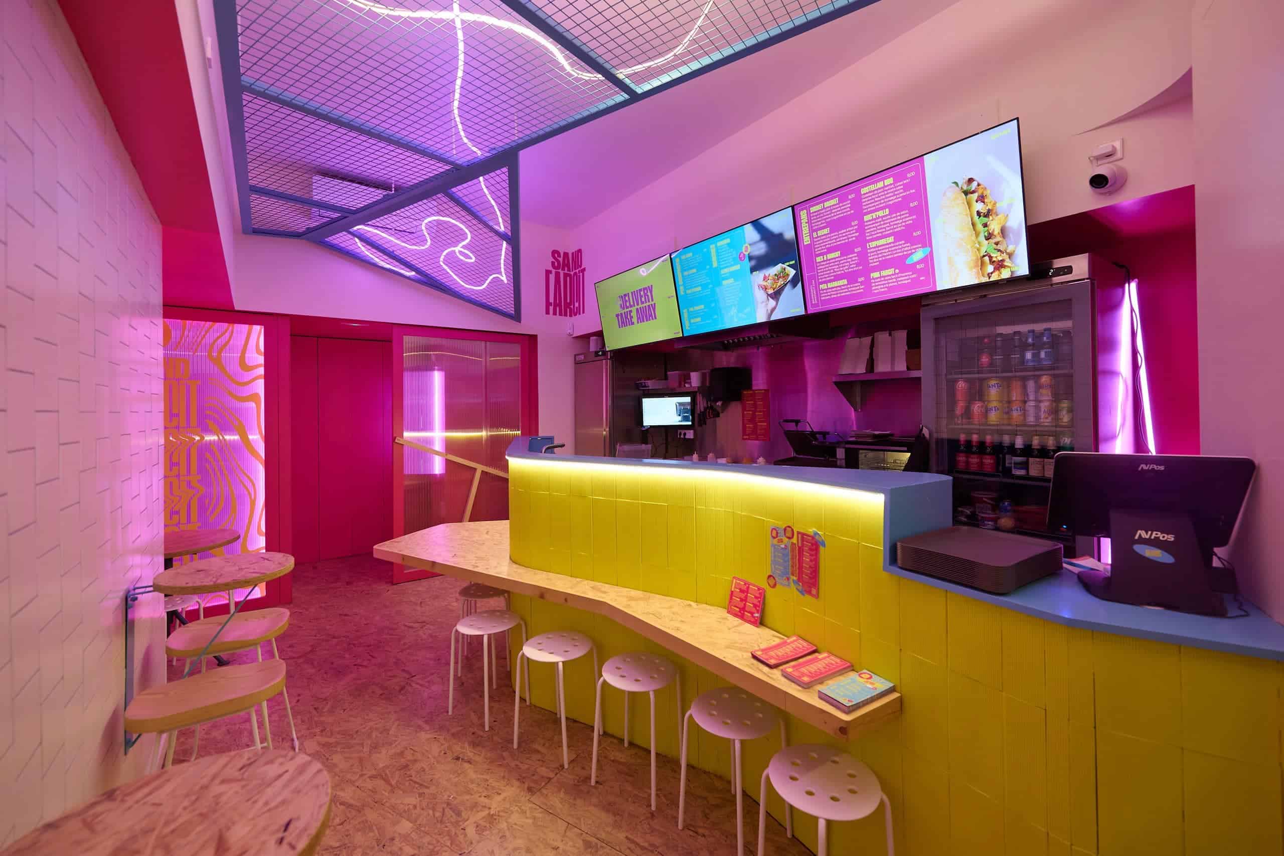 Interior de Sand Farcit con la marca de Mariona Agency aplicada al espacio