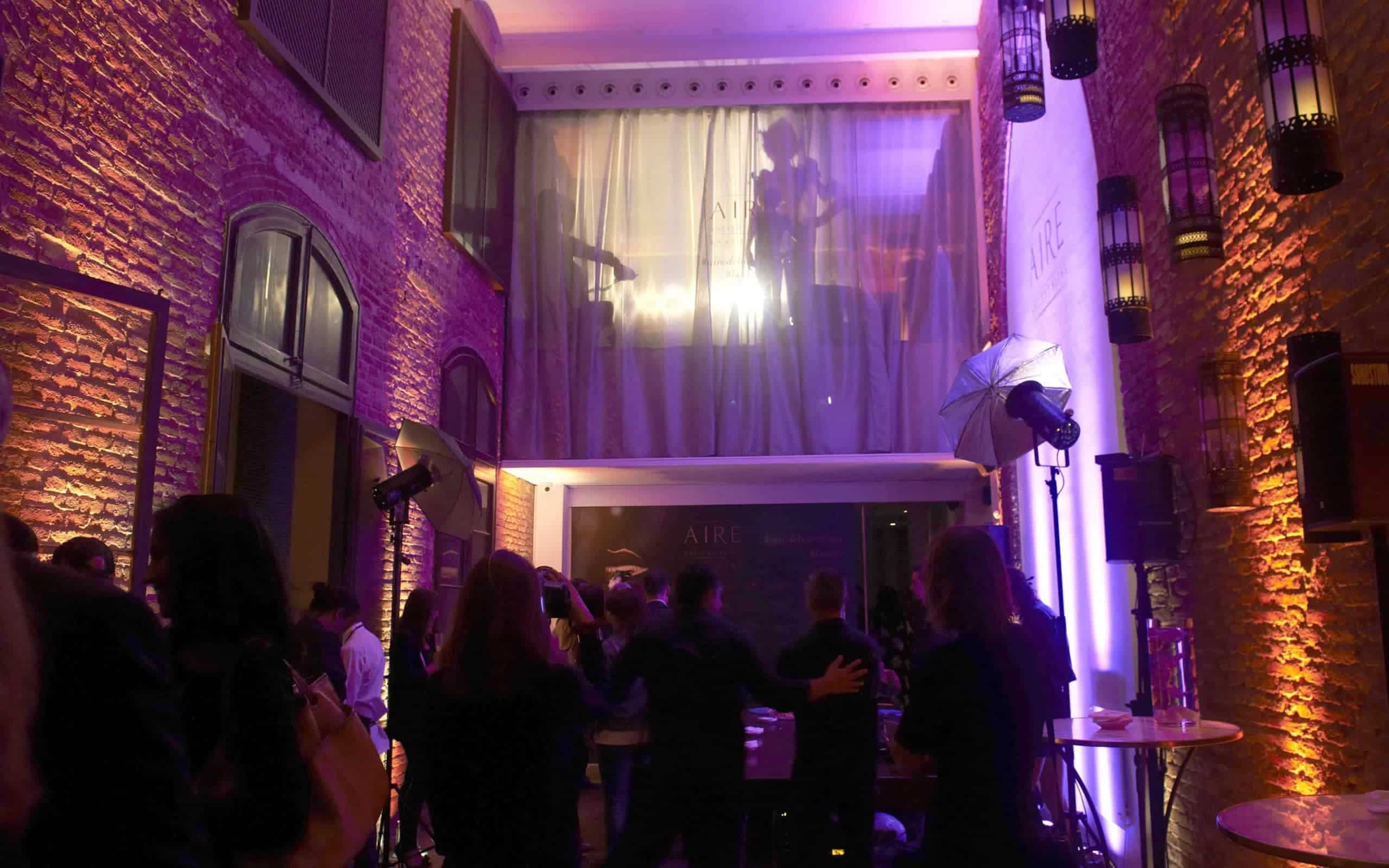 Escenografía del evento de AIRE Barcelona, dirección creativa de Mariona Agency