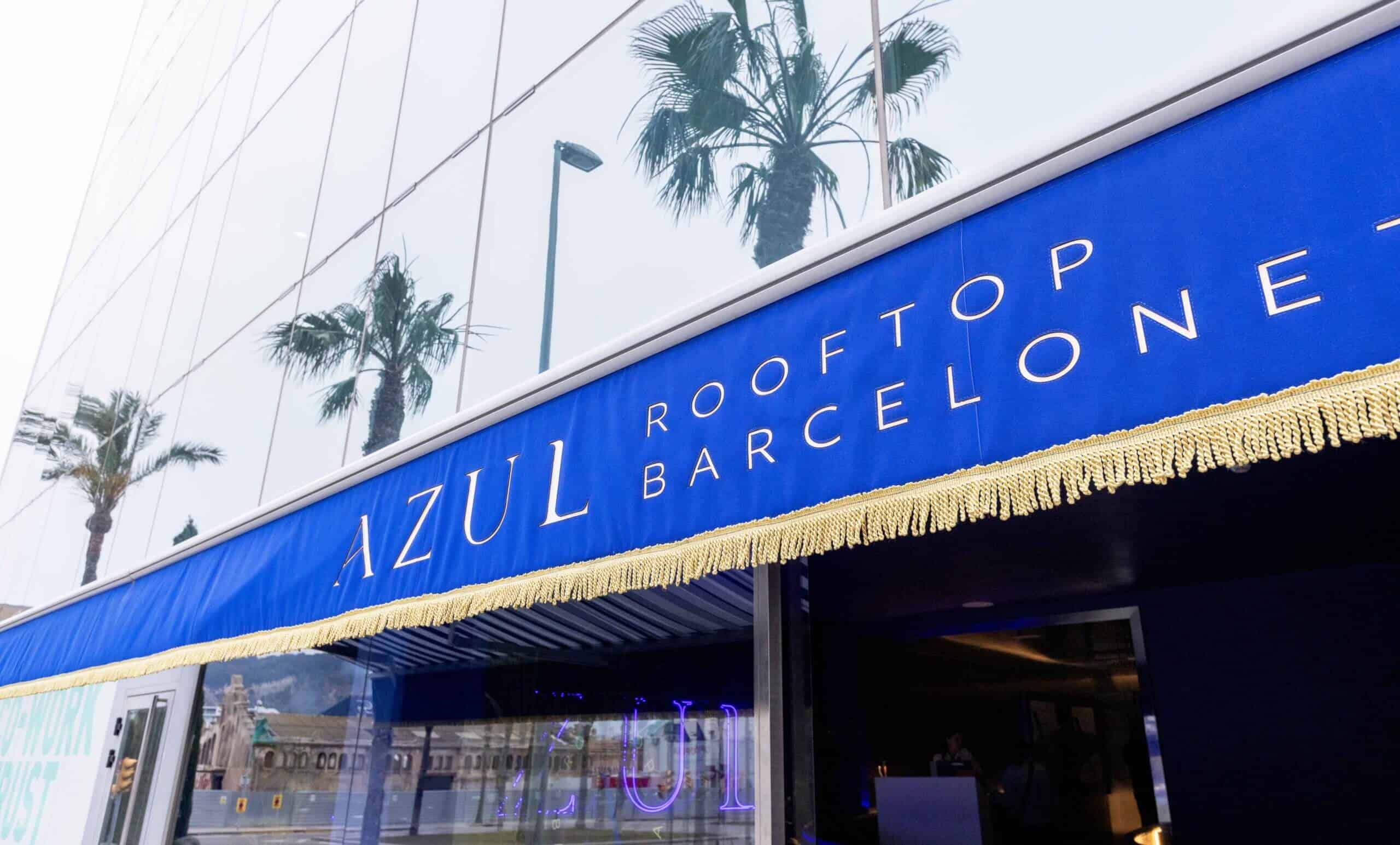 Aplicaciones de la identidad de Azul Rooftop Barceloneta, por Mariona Agency