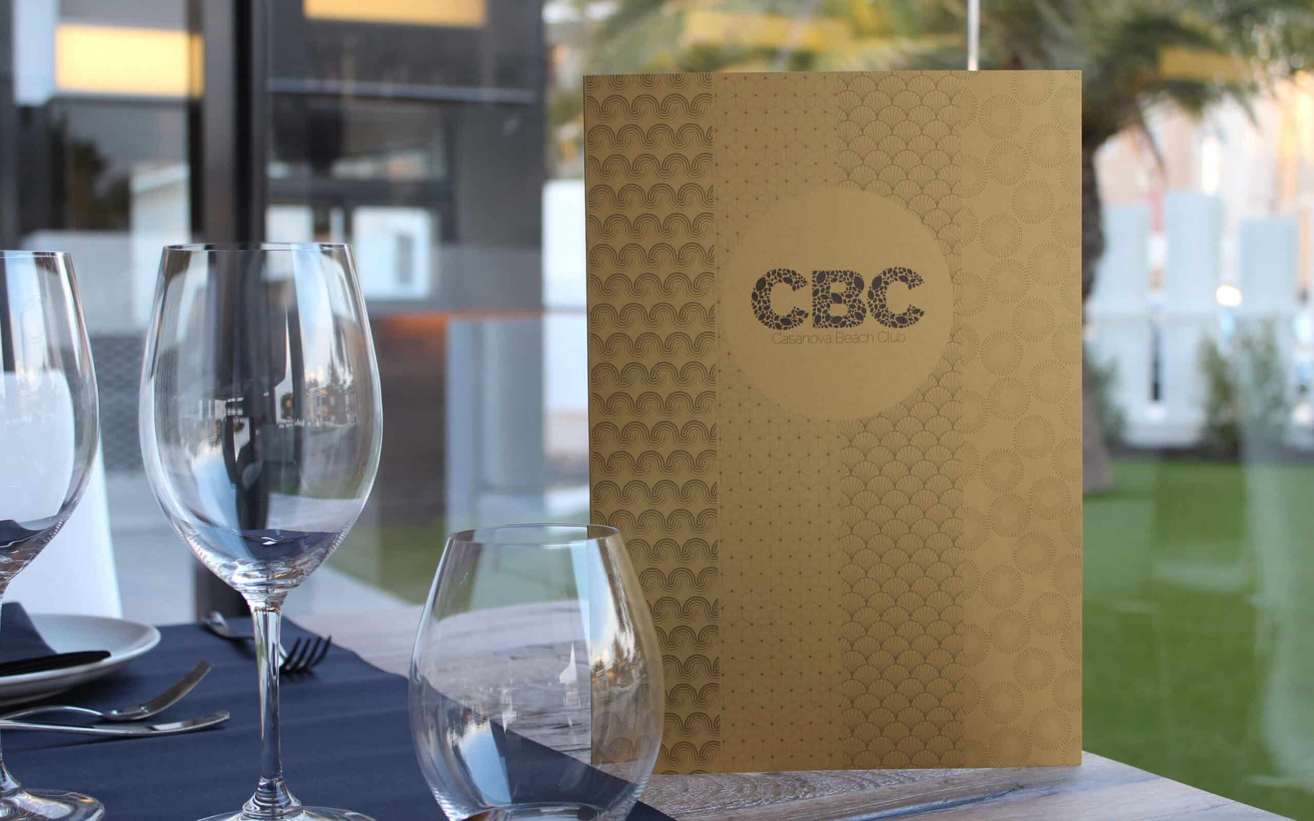 Zona de piscina de CBC con la marca de Mariona Agency