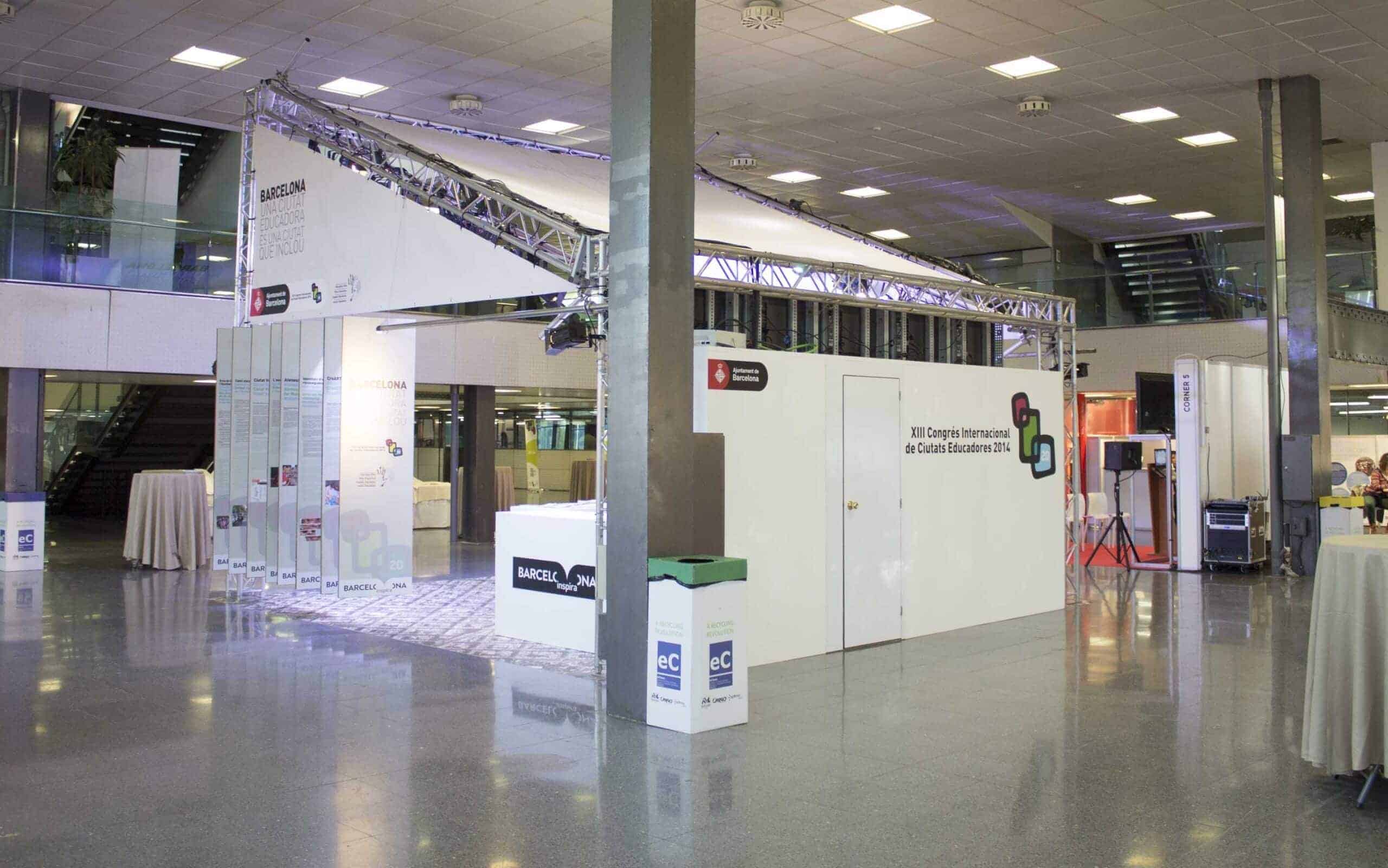Stand del Ajuntament de Barcelona finalizado por Mariona Agency en la Fira de Montjuïc