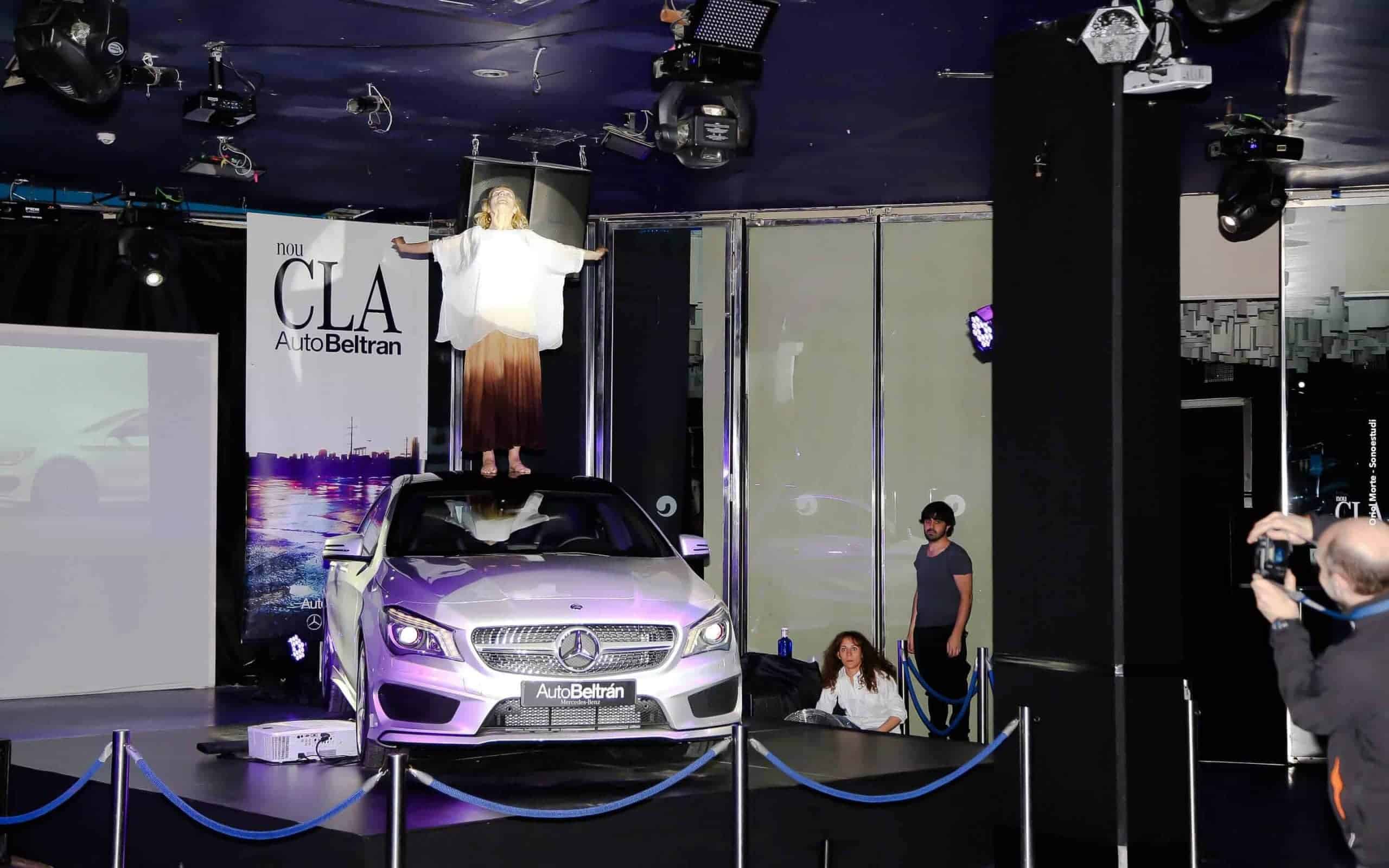 Espectáculo inspirado en el viento en la presentación del Mercedes-Benz CLA