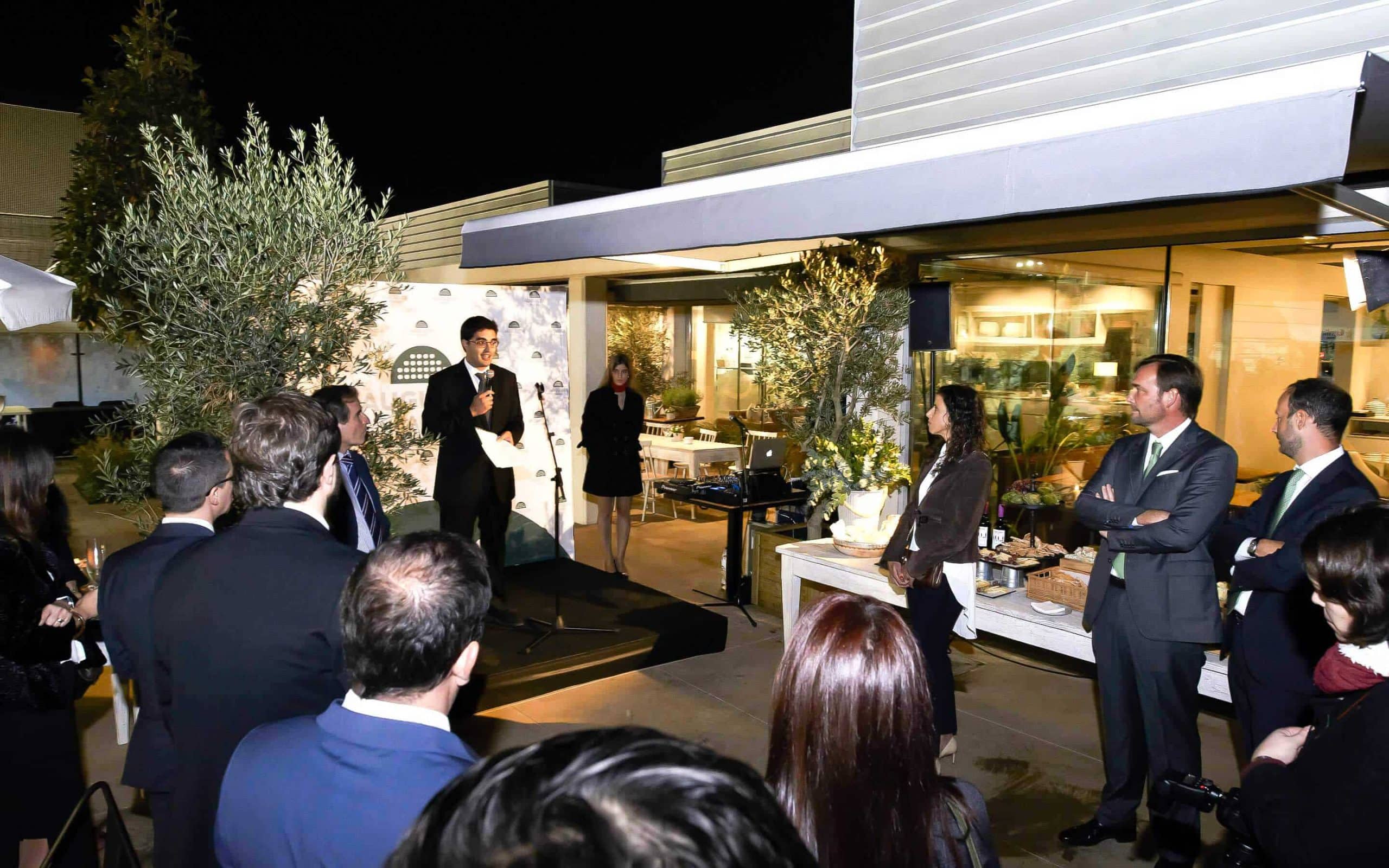 Imagen gráfica de la inauguración de Augusta Padel, diseño Mariona Agency