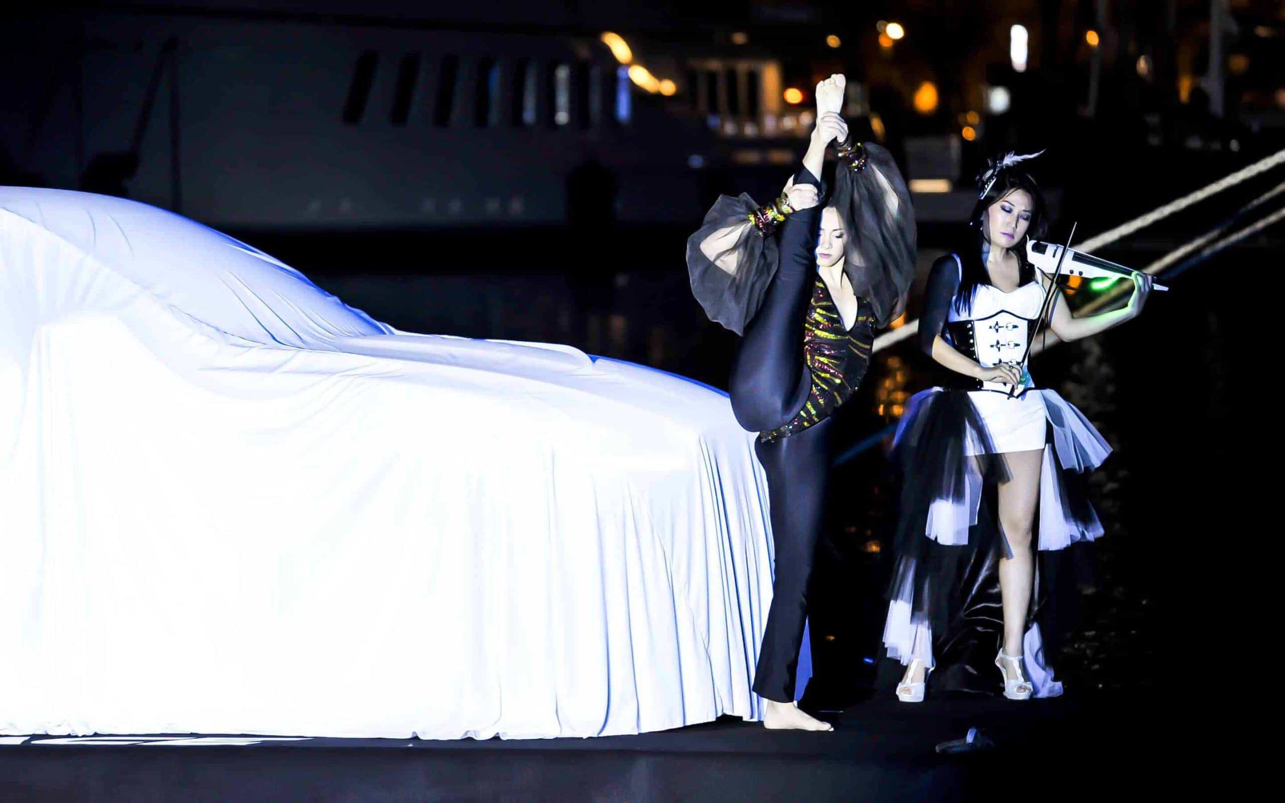 Prensa especializada asistiendo a la presentación del Jaguar F-Pace de British Gallery