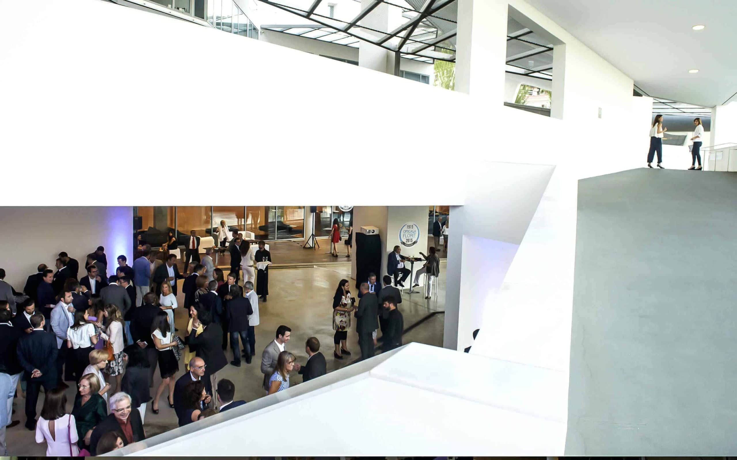 Escenografía del evento de Opticalia Florit en el IMO, obra de Mariona Agency