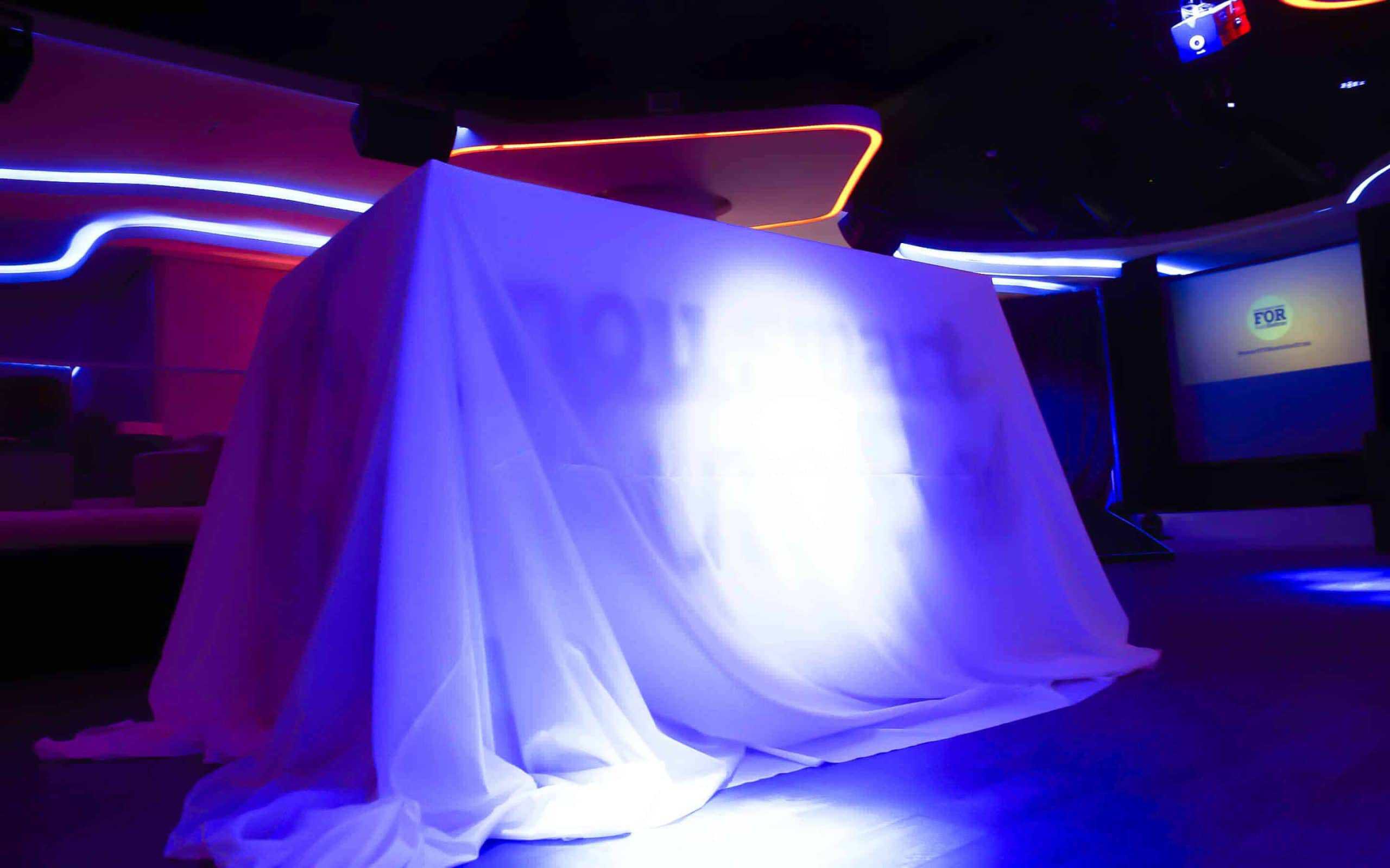 Escenografía nocturna del evento de presentación smart en Pacha Barcelona