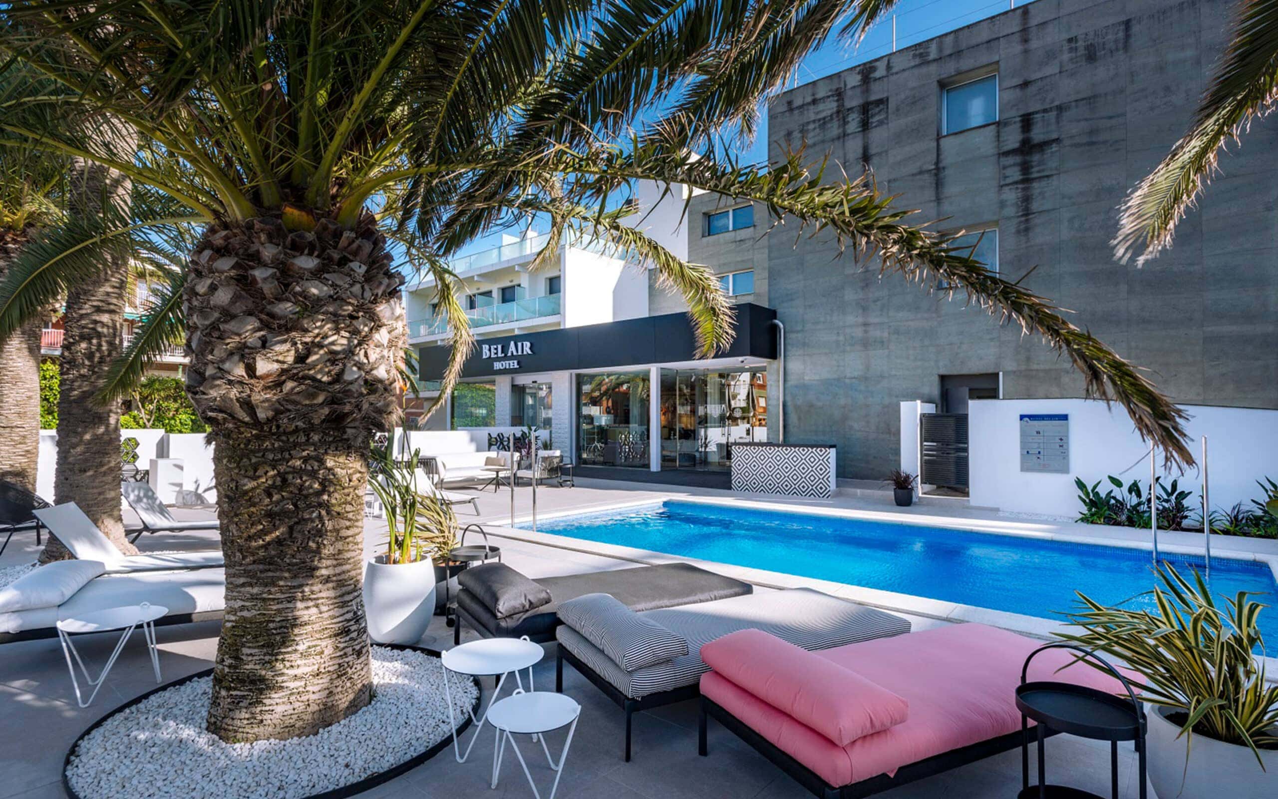 Imagen renovada de Grup Soteras en Castelldefels, obra de Mariona Agency