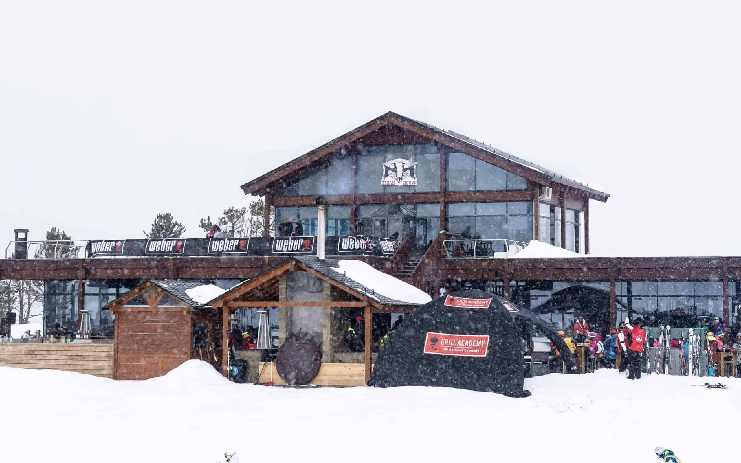 Acción de marca de Weber con producto durante el Winter Tour